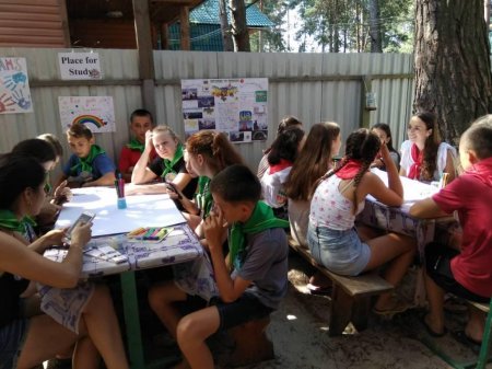 Перший день роботи літнього наметового  англомовного табору "Поліглот" для учнів 5-9 класів