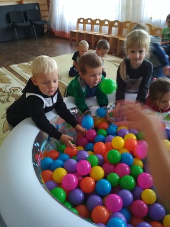 Позитивний вплив ігор із сухим басейном на розвиток дітей.