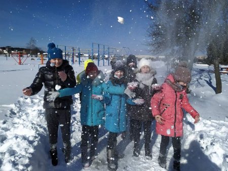 Шкільні будні та фестиваль снігу