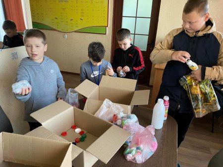 Збір пластикових виробів для ЗСУ