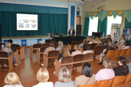 ЗУСТРІЧ ДИРЕКТОРА ЛІЦЕЮ З БАТЬКАМИ-ПАРТНЕРАМИ