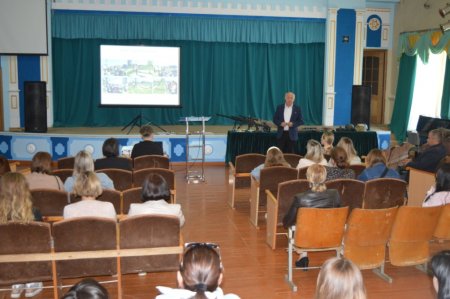 ЗУСТРІЧ ДИРЕКТОРА ЛІЦЕЮ З БАТЬКАМИ-ПАРТНЕРАМИ