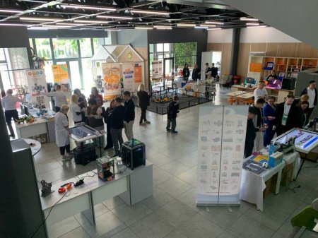 Нові можливості для навчання: візит інженера-електроніка ліцею на освітню виставку в Києві