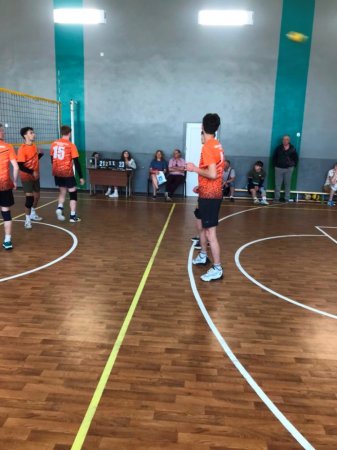 Вітаємо команду ліцею з III місцем на Кубку з волейболу у Вараші!