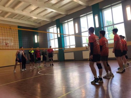 Вітаємо команду ліцею з III місцем на Кубку з волейболу у Вараші!