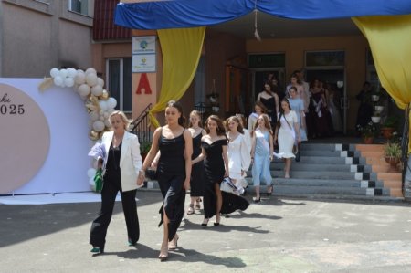 Святковий випускний у ліцеї: 105 випускників отримали свідоцтва