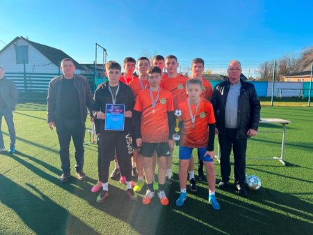 Футбольні змагання «Пліч-о-пліч»