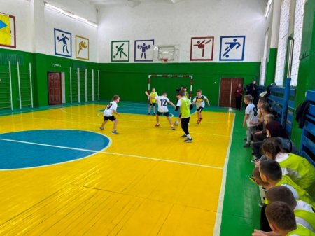 Футбольні змагання «Пліч-о-пліч»