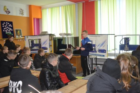 ПРОФОРІЄНТАЦІЙНА ЗУСТРІЧ З ДЕВ’ЯТИКЛАСНИКАМИ ВОЛОДИМИРЕЦЬКОЇ ГРОМАДИ