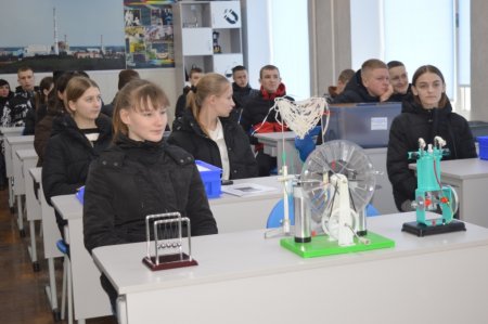 ПРОФОРІЄНТАЦІЙНА ЗУСТРІЧ З ДЕВ’ЯТИКЛАСНИКАМИ ВОЛОДИМИРЕЦЬКОЇ ГРОМАДИ