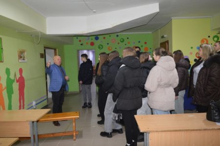 ПРОФОРІЄНТАЦІЙНА ЗУСТРІЧ З ДЕВ’ЯТИКЛАСНИКАМИ ВОЛОДИМИРЕЦЬКОЇ ГРОМАДИ