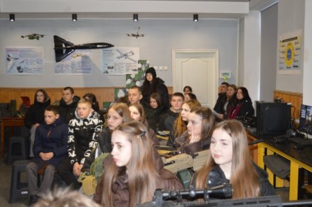 ПРОФОРІЄНТАЦІЙНА ЗУСТРІЧ З ДЕВ’ЯТИКЛАСНИКАМИ ВОЛОДИМИРЕЦЬКОЇ ГРОМАДИ