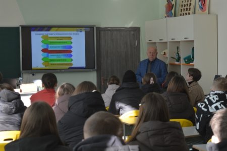 ПРОФОРІЄНТАЦІЙНА ЗУСТРІЧ З ДЕВ’ЯТИКЛАСНИКАМИ ВОЛОДИМИРЕЦЬКОЇ ГРОМАДИ