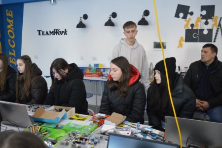 ПРОФОРІЄНТАЦІЙНА ЗУСТРІЧ З ДЕВ’ЯТИКЛАСНИКАМИ ВОЛОДИМИРЕЦЬКОЇ ГРОМАДИ