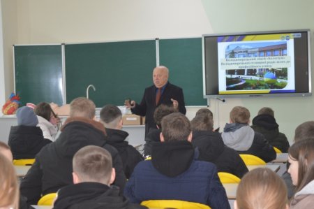   ПРОФОРІЄНТАЦІЙНА ЗУСТРІЧ З ДЕВ’ЯТИКЛАСНИКАМИ ВОЛОДИМИРЕЦЬКОЇ ГРОМАДИ