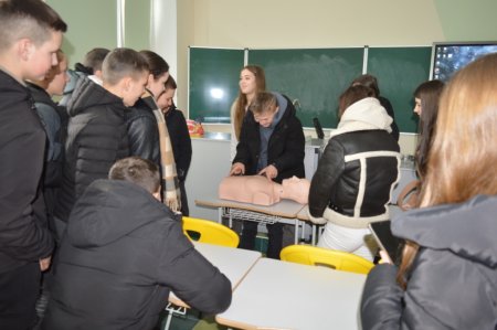 ПРОФОРІЄНТАЦІЙНА ЗУСТРІЧ З ДЕВ’ЯТИКЛАСНИКАМИ ВОЛОДИМИРЕЦЬКОЇ ГРОМАДИ