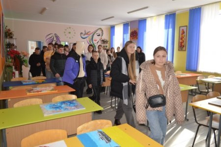 ПРОФОРІЄНТАЦІЙНА ЗУСТРІЧ З ДЕВ’ЯТИКЛАСНИКАМИ ВОЛОДИМИРЕЦЬКОЇ ГРОМАДИ