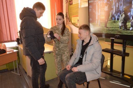 ПРОФОРІЄНТАЦІЙНА ЗУСТРІЧ З ДЕВ’ЯТИКЛАСНИКАМИ ВОЛОДИМИРЕЦЬКОЇ ГРОМАДИ