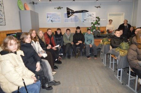 ПРОФОРІЄНТАЦІЙНА ЗУСТРІЧ З ДЕВ’ЯТИКЛАСНИКАМИ ВОЛОДИМИРЕЦЬКОЇ ГРОМАДИ