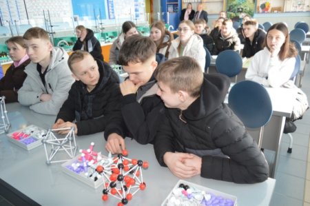 ПРОФОРІЄНТАЦІЙНА ЗУСТРІЧ З ДЕВ’ЯТИКЛАСНИКАМИ ВОЛОДИМИРЕЦЬКОЇ ГРОМАДИ