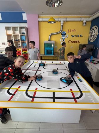 Захоплива подорож до STEM-лабораторії!