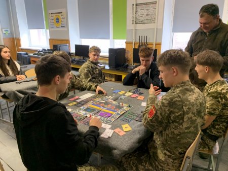 Стратегія, тактика та перемога: опановуємо «Монополію по-ЗСУшному» на уроках «Захисту України»