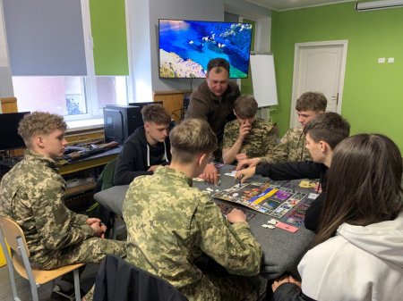 Стратегія, тактика та перемога: опановуємо «Монополію по-ЗСУшному» на уроках «Захисту України»