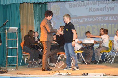 інтелектуально-розважальна гра «Найрозумніший»