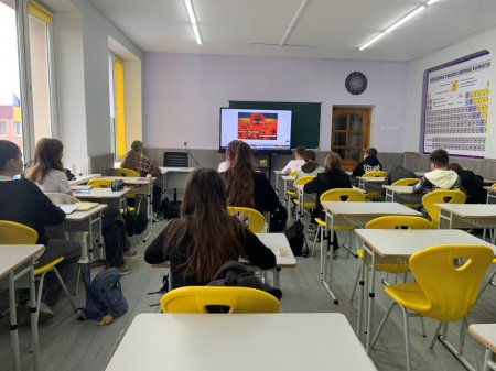У ліцеї вшанували День пам’яті та перемоги над нацизмом у Другій світовій війні 1939–1945 років