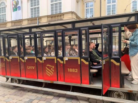 Львівський драйв 7-Б: історія на колесах та місто на долоні!