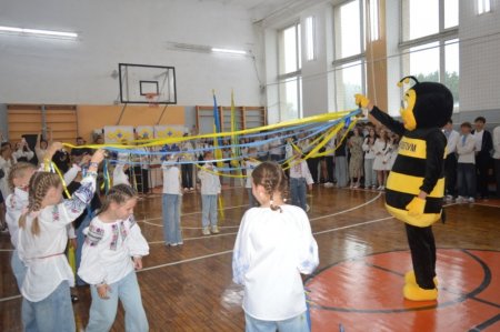 Новий навчальний рік розпочато! У Володимирецькому ліцеї «Колегіум» пролунав Перший дзвоник