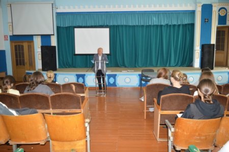 Діалог, що об’єднує: щопонеділкові зустрічі директора з лідерами класів