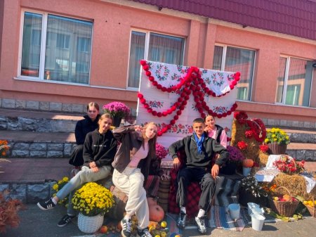 Осінній настрій на подвір’ї ліцею