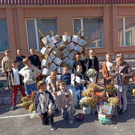 Осінній настрій на подвір’ї ліцею