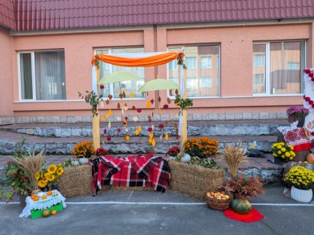 Осінній настрій на подвір’ї ліцею