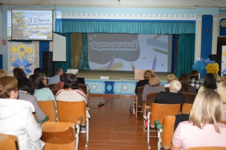 Світло мудрості та вдячності: у ліцеї відбулися урочистості до Дня працівників освіти