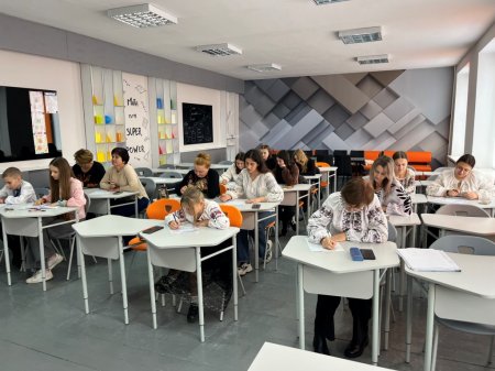 Єднаємося навколо рідного слова!